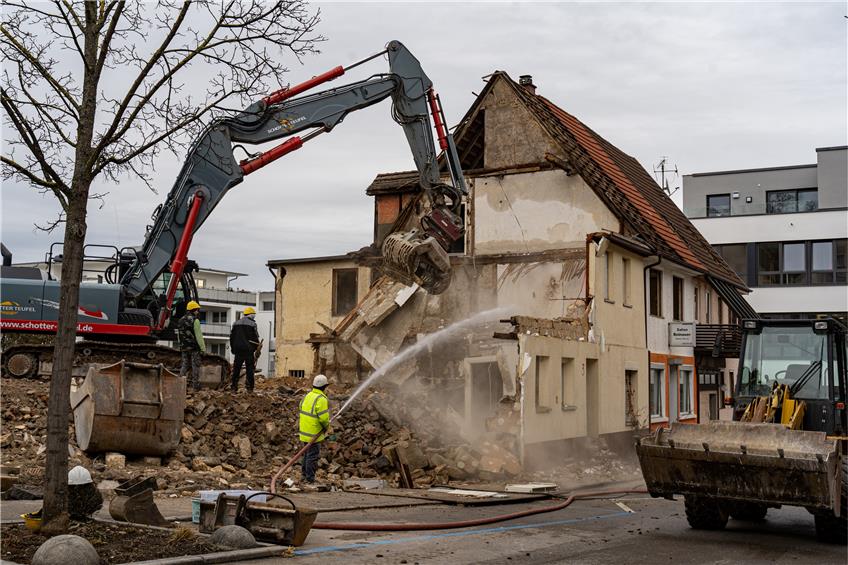 Mörikestraße 3 fällt: Der Abriss rund um den Württemberger Hof in Balingen schreitet voran