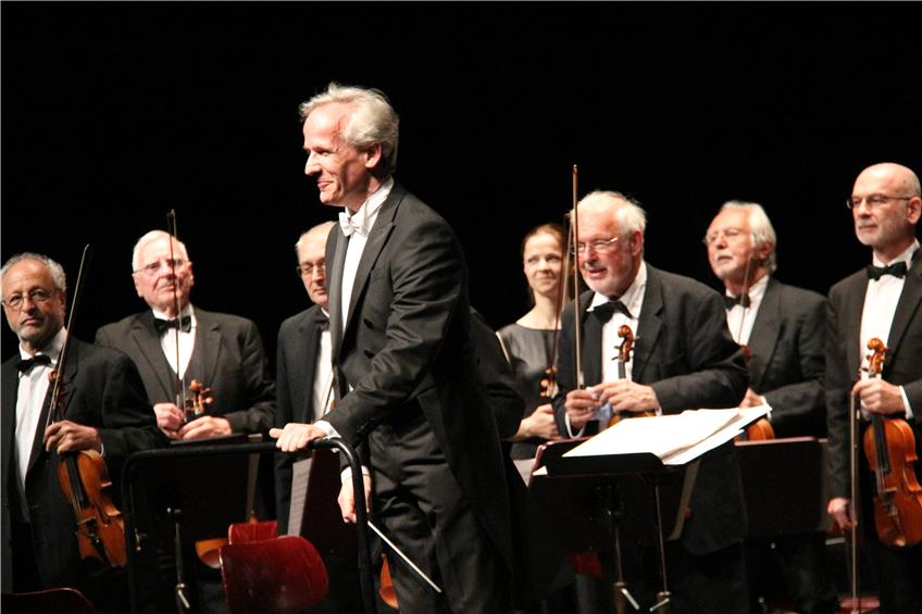 Ghettofaust für den ersten Geiger: Johann-Strauss-Festival-Orchester tritt in Balingen auf