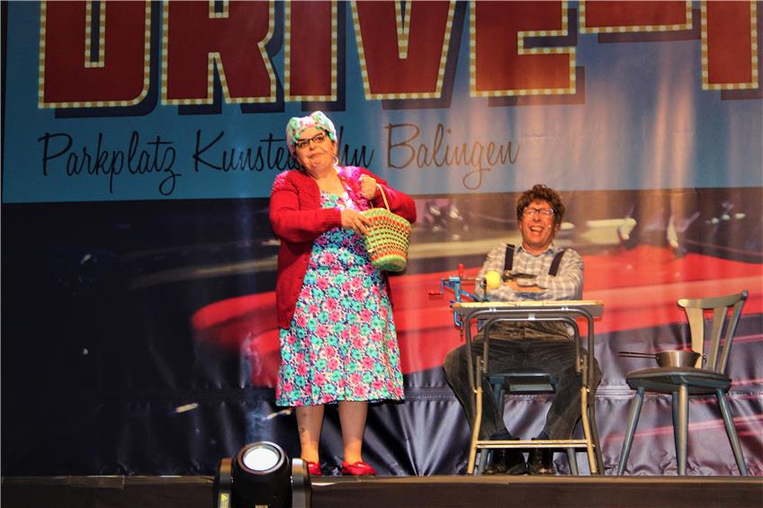 Drive-in-Kulturbühne Balingen: Kabarett-Duo Hillus Herzdropfa zeigt sich in bester Spiellaune