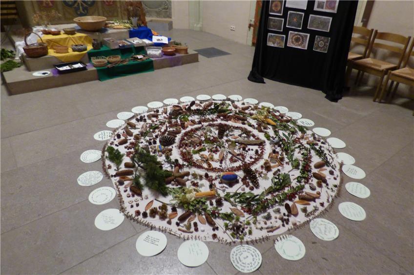 Interkulturelle Woche: Mandala symbolisiert in der Balinger Stadtkirche die Lebenskreise