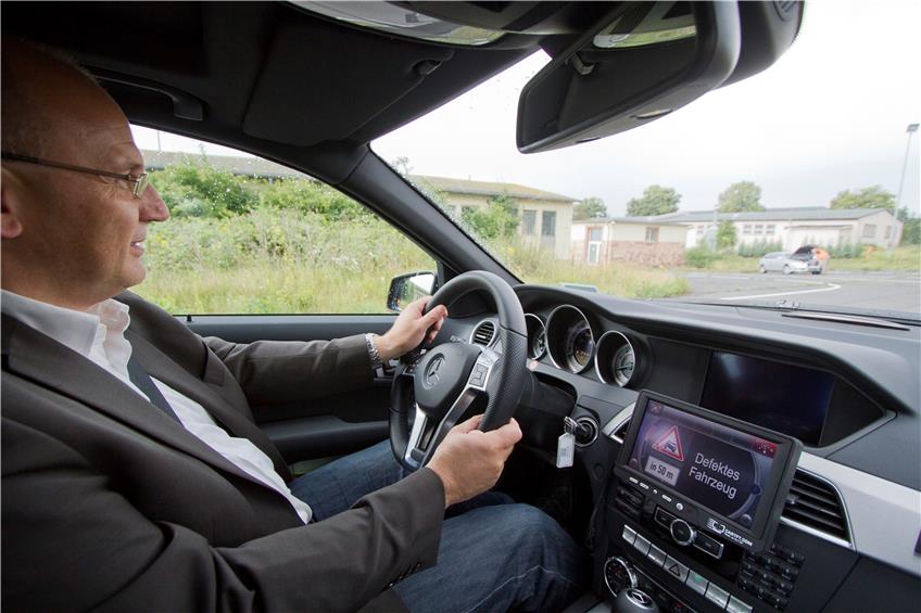 Plauderei unter Autos: Daimler und Kreisverwaltung testen „Car-to-X“ in Albstadt