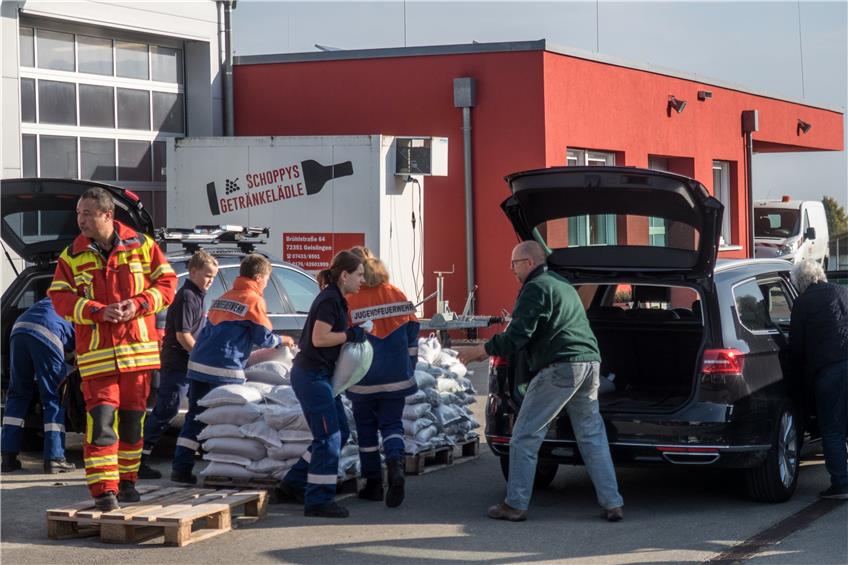 Aus 1000 wurden 1600 Sandsäcke: Die Geislinger sorgen für den Katastrophenfall vor