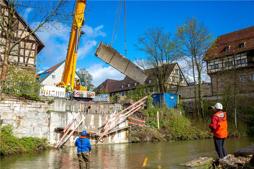 Heinzlenbrücke in Balingen ist Geschichte: Neubau des Zollernschlossstegs steht bevor