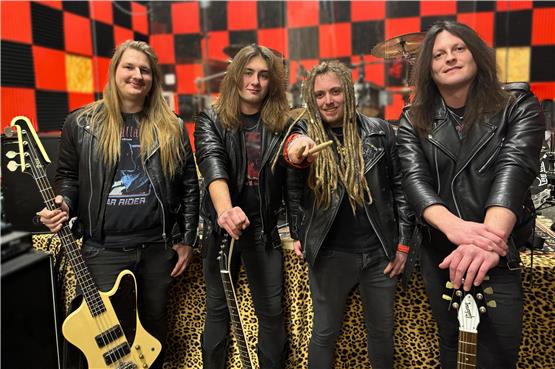 Metal-Band Defender vom Großen Heuberg mit erstem Album: Wenn Musik zur Lebenseinstellung wird