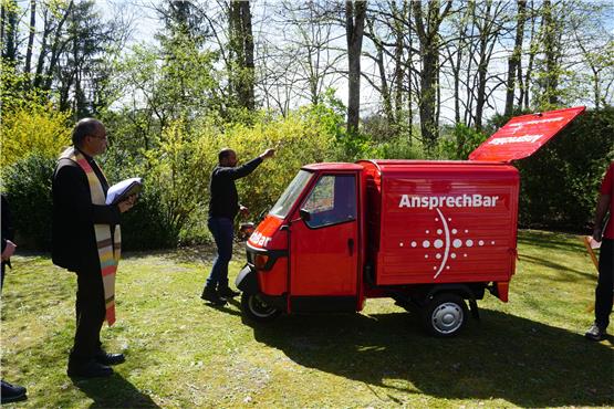 Klein, flott und rot auf Schömbergs Palmbühl: „AnsprechBar“ bietet Menschen ein hörendes Herz