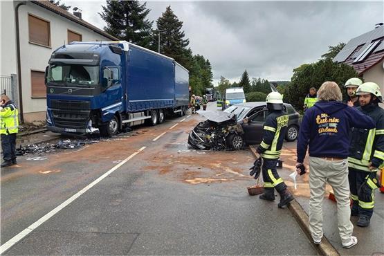 Nach Frontalzusammenstoß mit Lastwagen in Schlatt: Unfallopfer in Klinik verstorben