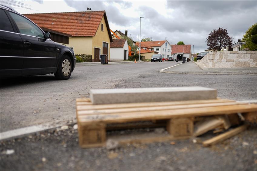 Schömberger Eisenbahnstraße wird für Anlieger zur Geduldsprobe: Stadtrat übt Kritik an Baufirma