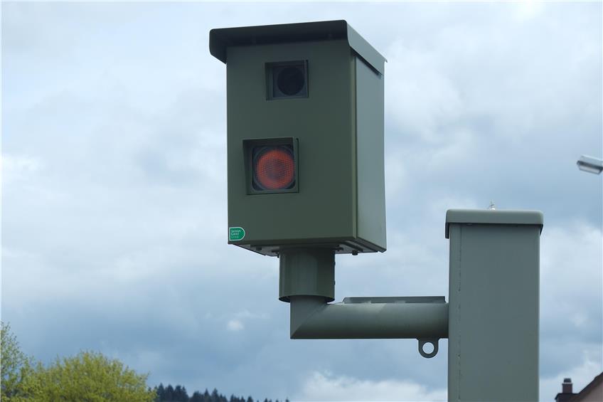 Rotlicht und Tempo: Doppel-Blitzer in der Berliner Straße in Ebingen jetzt  in Betrieb