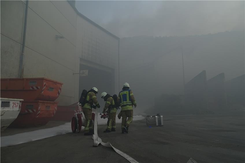 Brand bei Korn schnell gelöscht: Rauchwolke über Ebingen alarmiert Bürger