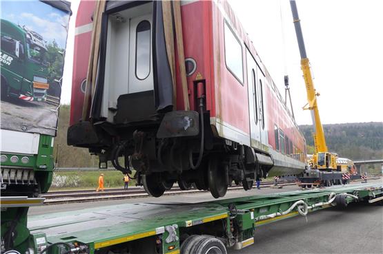 Vom Bahnfriedhof auf den Truppenübungsplatz Heuberg: Drei alte Schienenfahrzeuge für die Bundeswehr