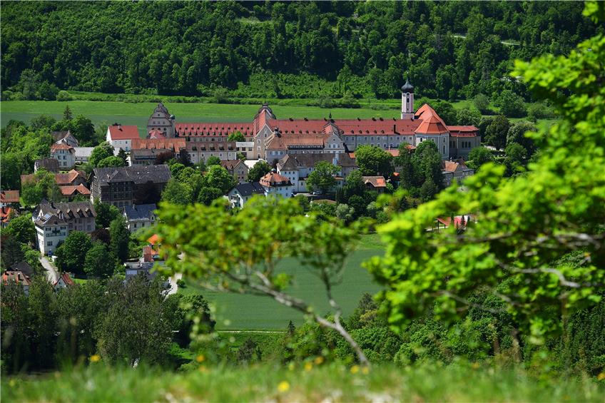 Die Fenster hüten und bergen die geistigen Quellen des Lebens im Kloster Beuron 