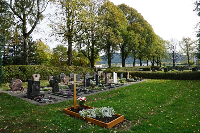 Friedhof wird erweitert: Dormettinger Bauhof schafft Platz für 40 Baumurnengräber