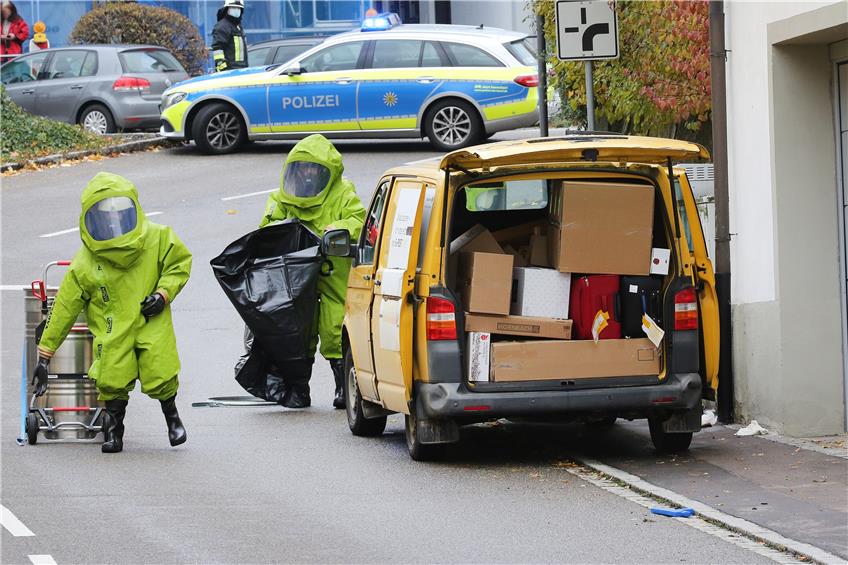 Säurealarm in Gammertingen wegen auslaufenden Mittels in Paket – Rettungskräfte im Großeinsatz