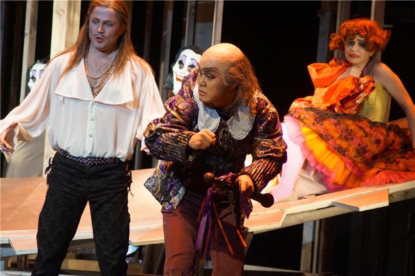 Oper in der Balinger Stadthalle: Rigoletto gegen die Narrheit einer ganzen Welt