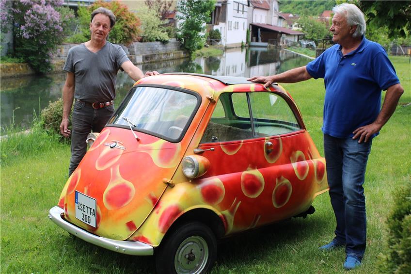 Der Albstädter Künstler Bruno Schlagenhauf gestaltet eine alte Isetta zum Coronamobil um