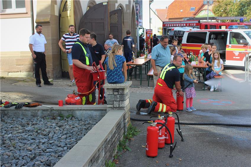 Die Sirene heult in Binsdorf beim gut besuchten Informationstag der Feuerwehr