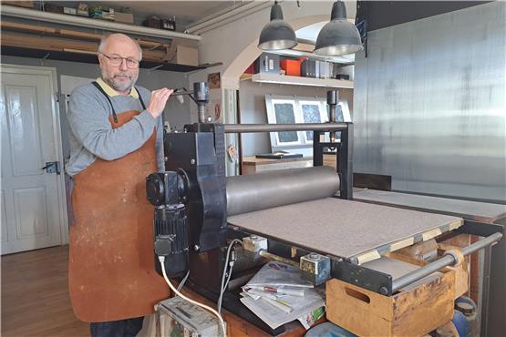 „Entweder es gefällt oder nicht“: Michael Papenhoff öffnet Werkstatt zum Tag der Druckkunst