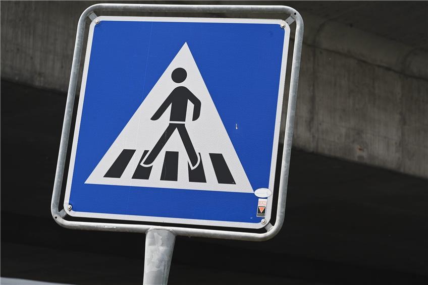 21-jährige Autofahrerin fährt 34-jährigen Fußgänger auf Zebrastreifen in Balingen an
