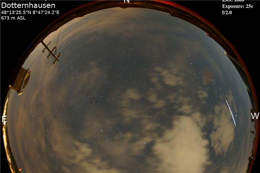 Die Rosenfelder Astronomie-AG fotografiert hellen Meteor über dem Schwarzwald