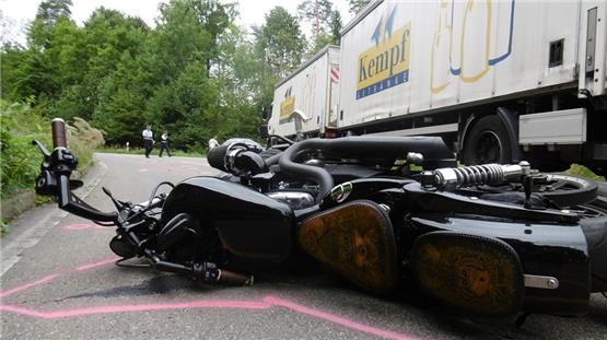 Motorradfahrer stirbt bei Unfall im Kühlen Grund 
