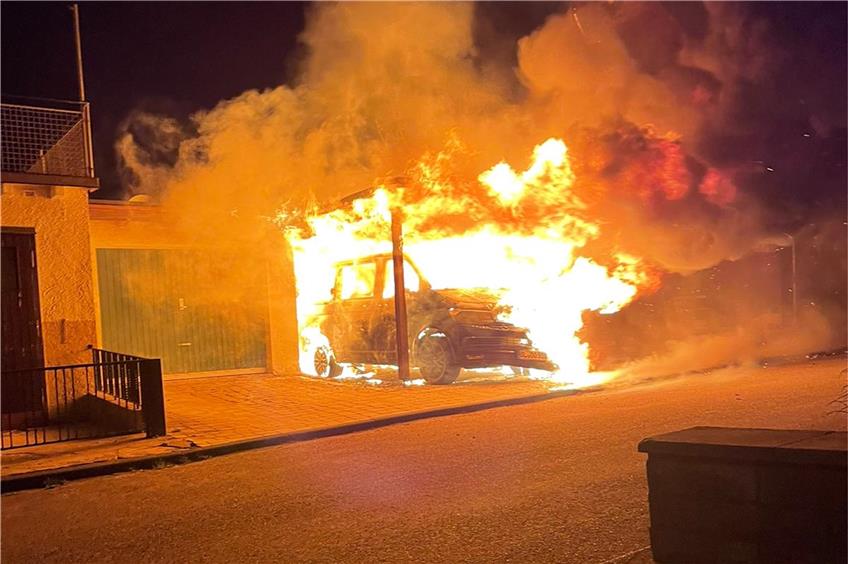 Nach Carport-Brand in Bitz: Die Polizei ermittelt wegen Brandstiftung