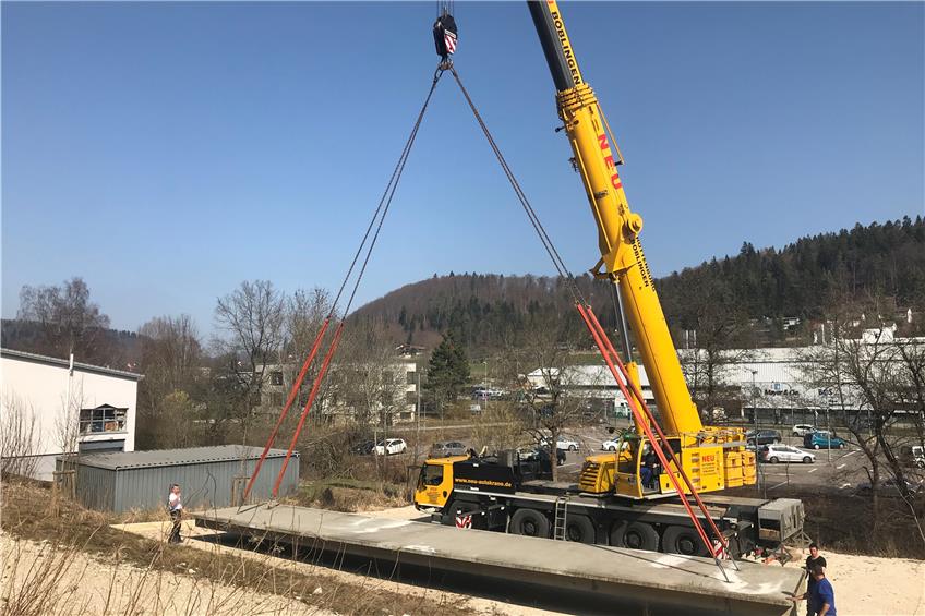An neuem Platz: Prototyp der Lautlinger Textilbetonbrücke darf in Ruhe altern