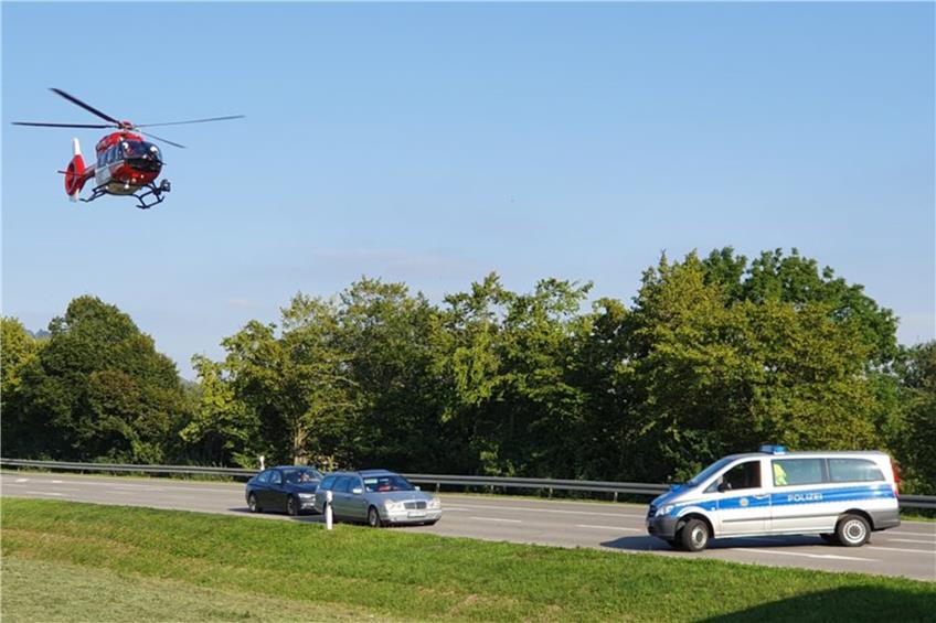 Schwerer Unfall auf B 27 bei Schömberg: Hubschrauber im Einsatz