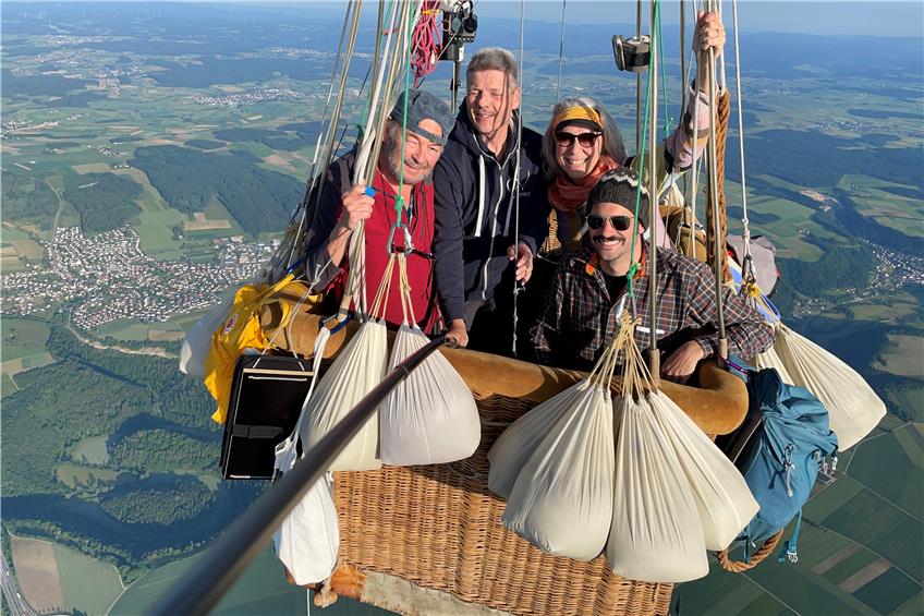 12 Stunden unterwegs: Schweizer Gasballon-Fahrer lassen Blicke über die Zollernalb schweifen