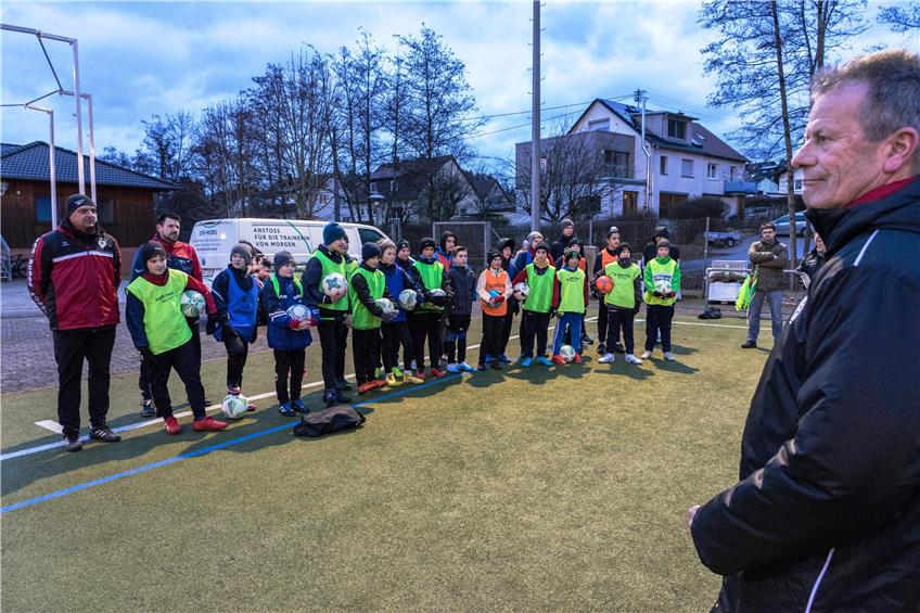 Voller Einsatz trotz Regens: Geislinger Fußballertrainer bleiben für den Nachwuchs am Ball