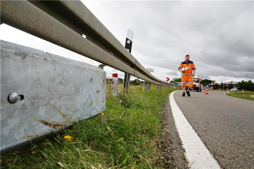 Schutzengel für Motorradfahrer: Ein Teil der L390 bei Rosenfeld hat nun Unterfahrschutz