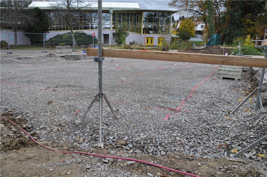 Es geht Schlag auf Schlag im Geislinger Freibad: Bodenplatten werden betoniert