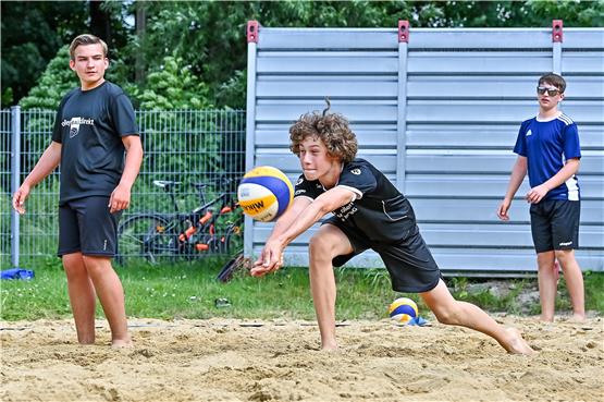 Munteres Baggern im Sand: Regionale Volleyball-Cracks überzeugen bei der Beach-Liga
