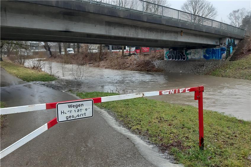 Fahrbahn überflutet: Mehrere Straßen im Zollernalbkreis gesperrt