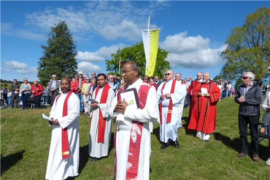 „Pater Augusty ist der Hammer“: Frieden ist zentrales Thema bei der Bergmesse in Obernheim