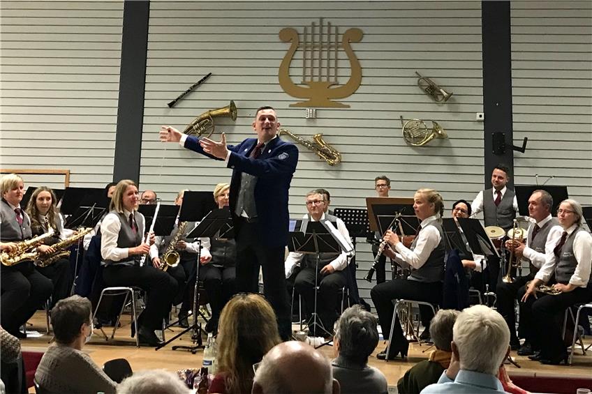 Hausens neuer Musikvereinsdirigent Jochen Stübenrath gibt erfolgreichen Einstand