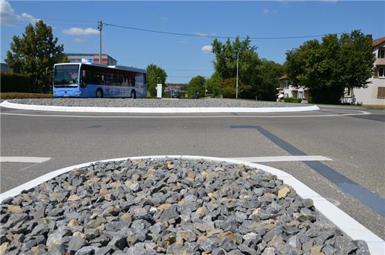 Ob die graue Steinwüste im neuen Kreisverkehr bleibt, ist noch unklar