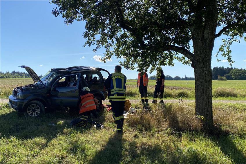 Zwei Verletzte bei schwerem Unfall auf einem Feldweg nahe der B 27 bei Schömberg