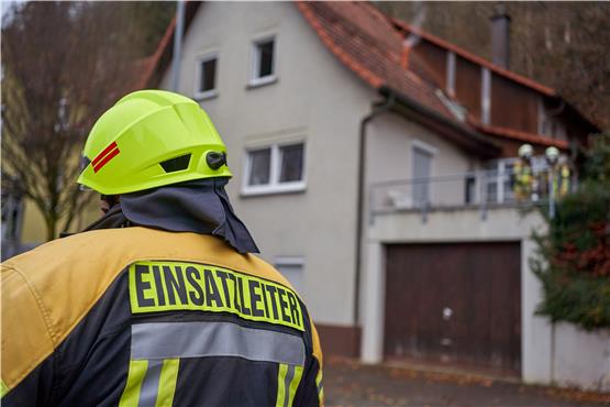 Brand in einer Küche im Mehrfamilienhaus: Feuerwehr in Ebingen im Einsatz