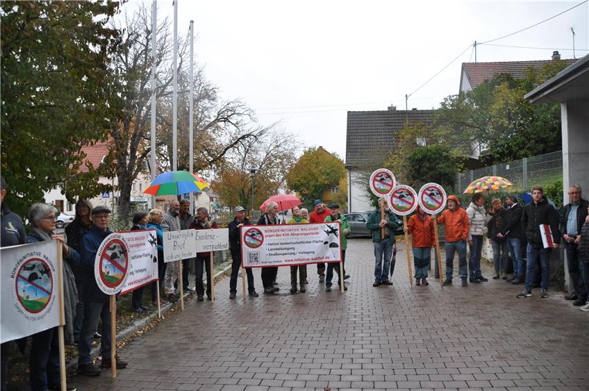 Acht stichhaltige Argumente gegen das Absetzgelände: BI Waldhof trägt Forderungen souverän vor