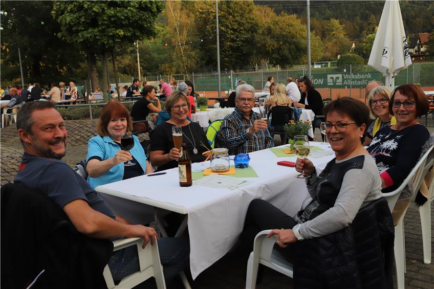 Dotternhausener Sportverein erweist sich als perfekter Gastgeber der Sommernachtsparty
