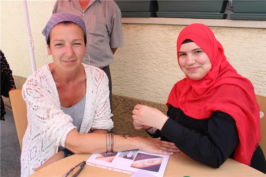 Henna-Tattoos, Köfte und Führungen: Schömberger DITIP-Moschee feiert ihr Kulturfest