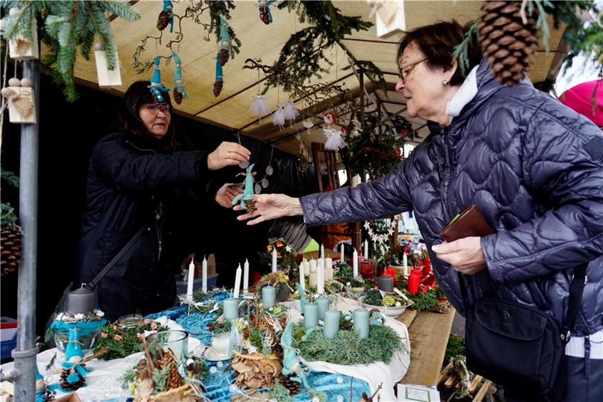 Geislinger Adventsmarkt bezaubert die Besucherinnen und Besucher mit vorweihnachtlichem Flair
