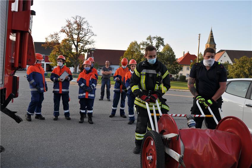 „Feuerwehr-Taxi“ nach der Probe und Kameradschaft: Geislinger Jugendwehr sucht Verstärkung