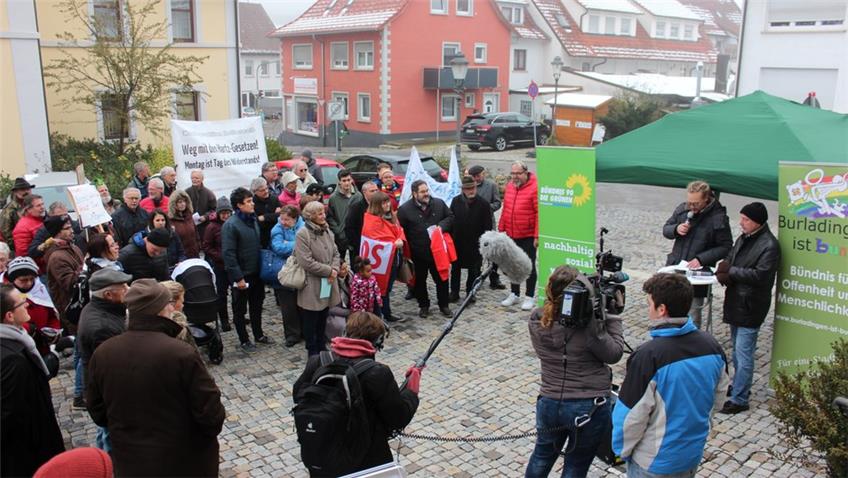 160 Teilnehmer demonstrieren in Burladingen für Demokratie 
