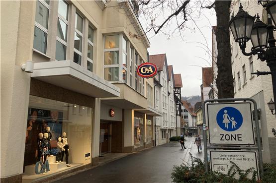 Von Schließung nicht betroffen: C&A bleibt in der Ebinger City