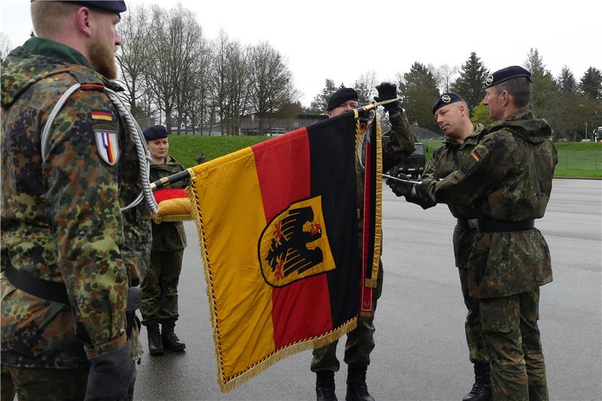 Frieden als höchstes Gut: Fahnenbandverleihung des Artilleriebataillons 295 in Stetten