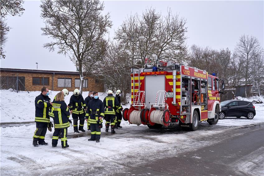 Feuerwehreinsatz in Bitz: Brennende Spiritusflasche setzt Tür in Brand