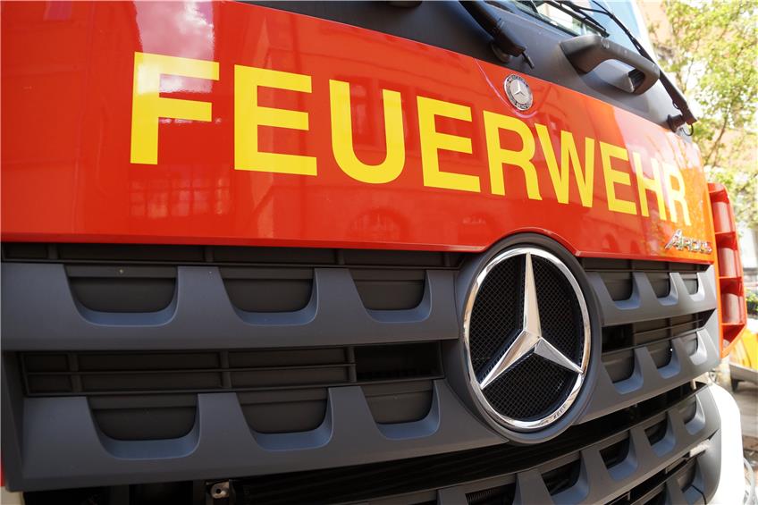 Feuerwehreinsatz im Engstlatter Gewerbegebiet: Trafostation brennt komplett ab