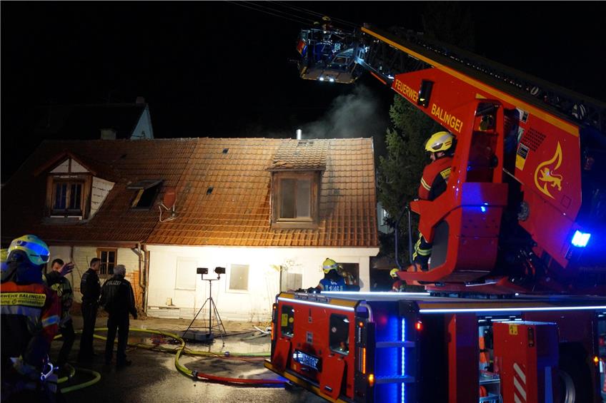 Schnell gelöscht: Unbewohntes Haus in Weilstetten gerät aus noch unbekannter Ursache in Brand