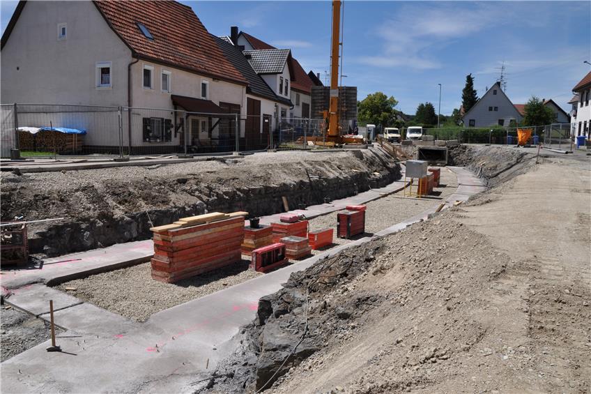 Geislinger Riedbach-Baustelle macht Fortschritte: Erstes Fundament mit Stahl verstärkt